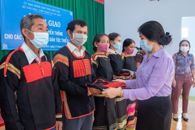 Cấp trang phục truyền thống cho các buôn đồng bào dân tộc thiểu số  huyện Lắk và Krông Bông 